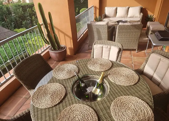 Benatalaya,heated Pool,saunas,gym Lägenhet Estepona